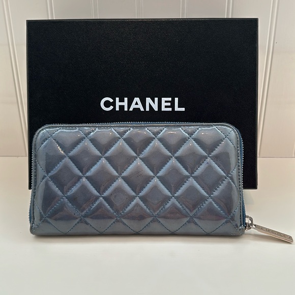 CHANEL Interlocking CC Logo Continental Wallet - Picture 2 of 7